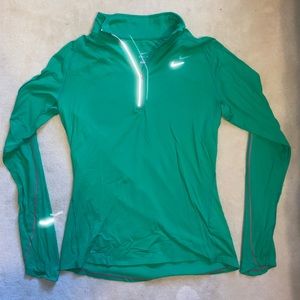 Women’s Nike Quarter Zip Pull Over